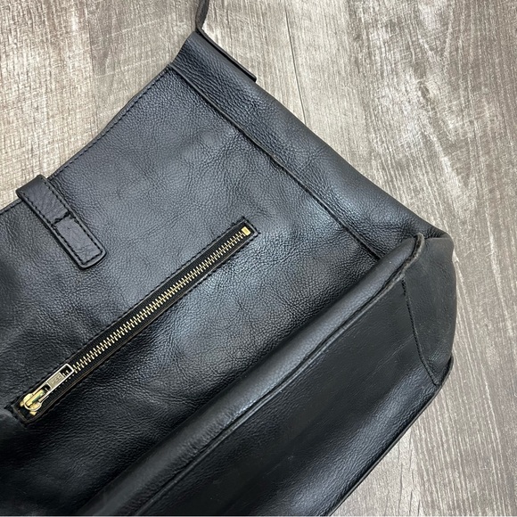 L.L. Bean Black Italian Leather Shoulder Bag - Picture 7 of 14